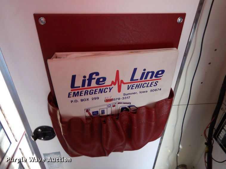 image for item DF8310 1996 Ford E350  ambulance