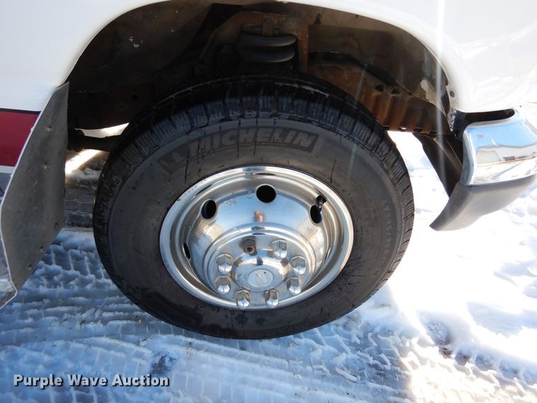 image for item DF8310 1996 Ford E350  ambulance