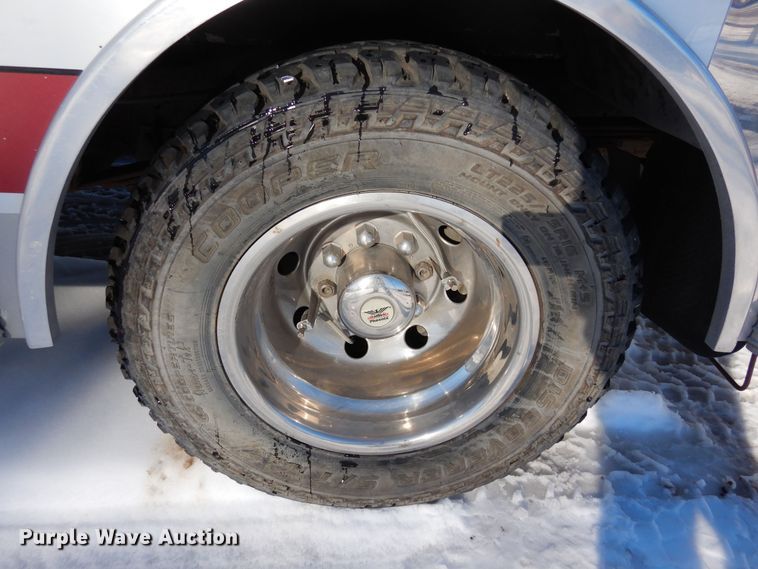 image for item DF8310 1996 Ford E350  ambulance