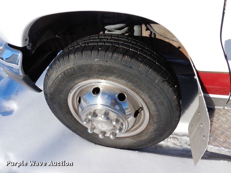 image for item DF8310 1996 Ford E350  ambulance