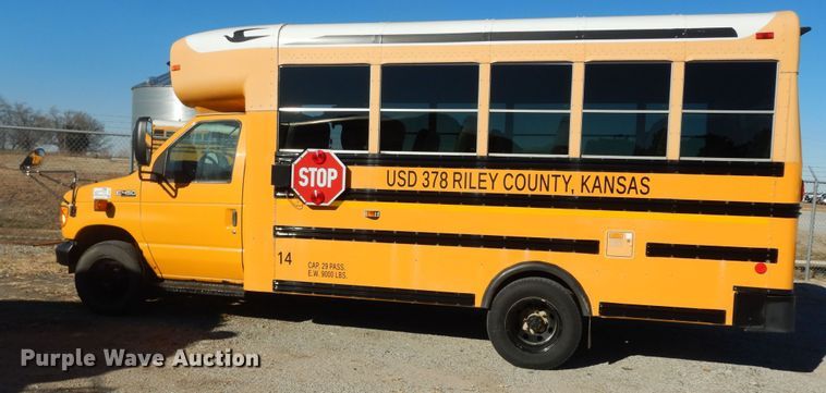 image for item DI6871 2005 Ford E450 Super Duty  school bus