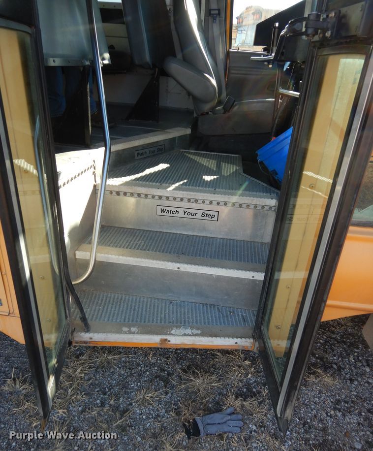 image for item DI6871 2005 Ford E450 Super Duty  school bus