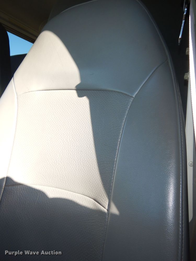 image for item DI6871 2005 Ford E450 Super Duty  school bus