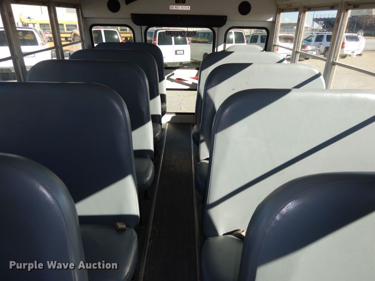 image for item DI6871 2005 Ford E450 Super Duty  school bus