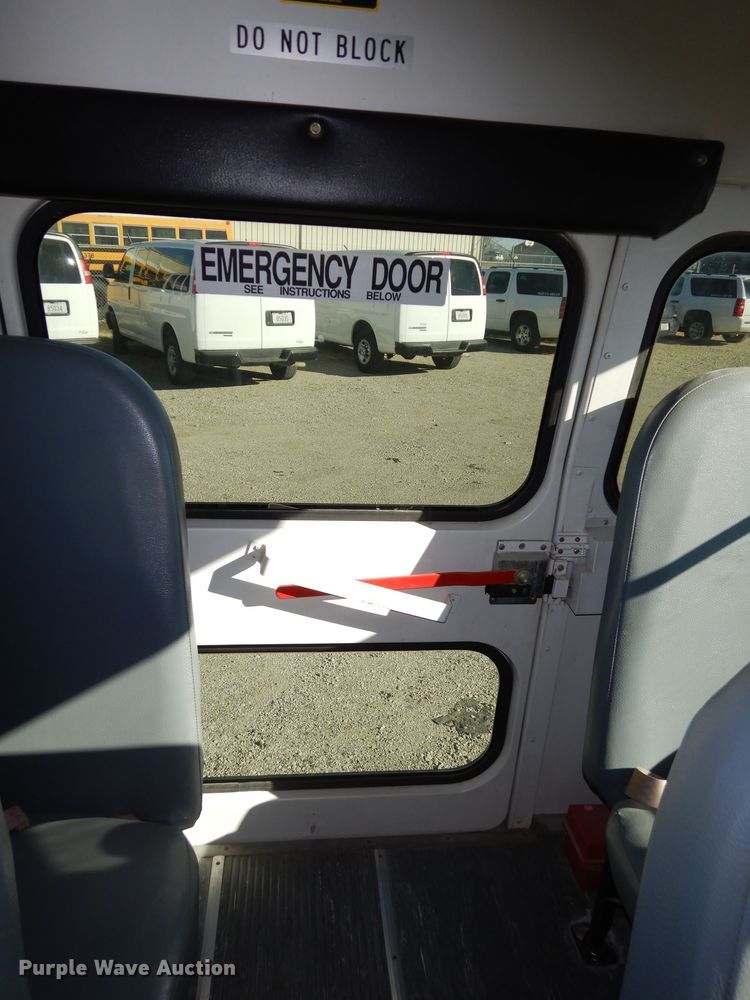 image for item DI6871 2005 Ford E450 Super Duty  school bus