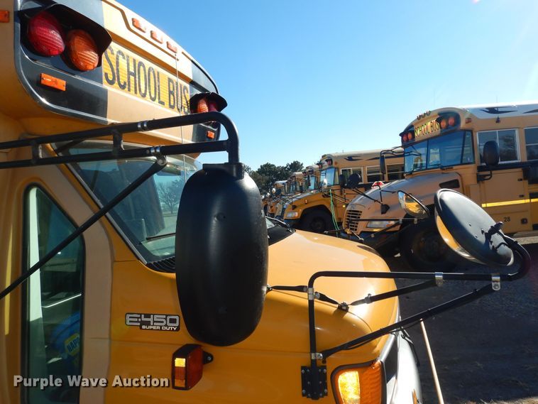 image for item DI6871 2005 Ford E450 Super Duty  school bus