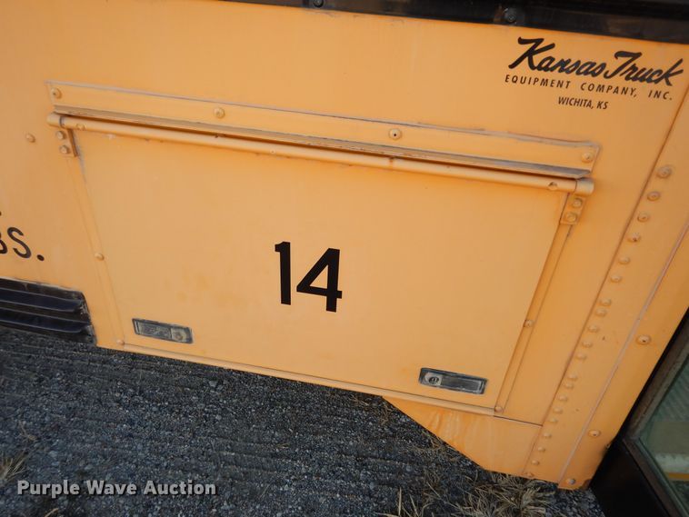 image for item DI6871 2005 Ford E450 Super Duty  school bus