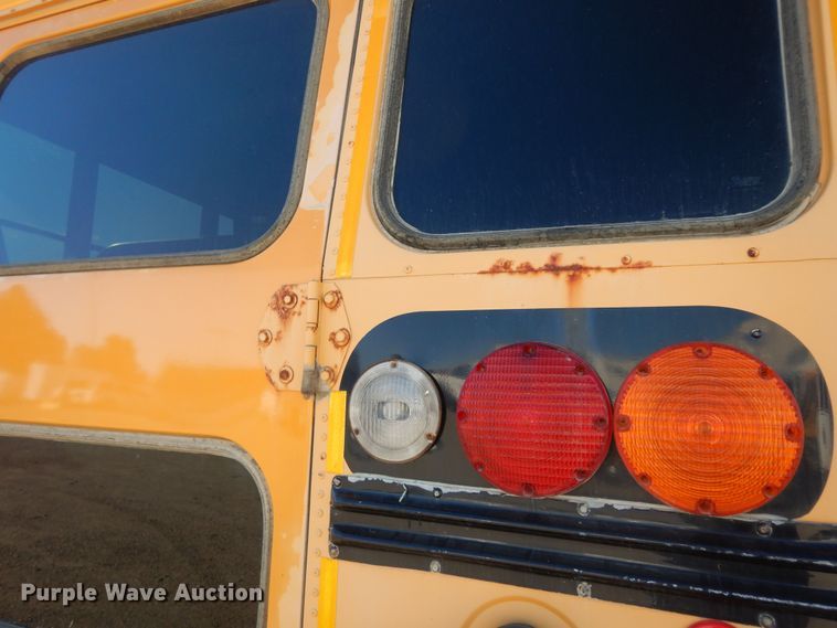 image for item DI6871 2005 Ford E450 Super Duty  school bus