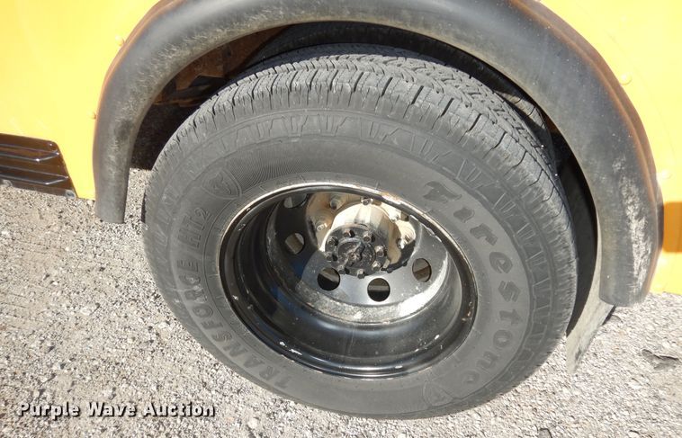 image for item DI6871 2005 Ford E450 Super Duty  school bus