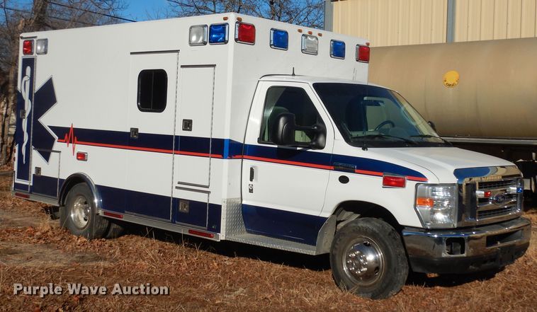 image for item DK7493 2008 Ford E450 Super Duty  ambulance