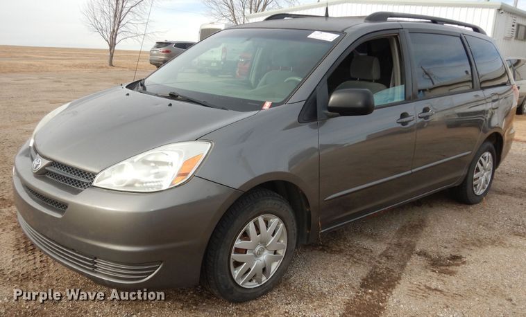 image for item DK7510 2005 Toyota Sienna LE  van