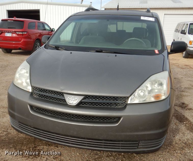 image for item DK7510 2005 Toyota Sienna LE  van