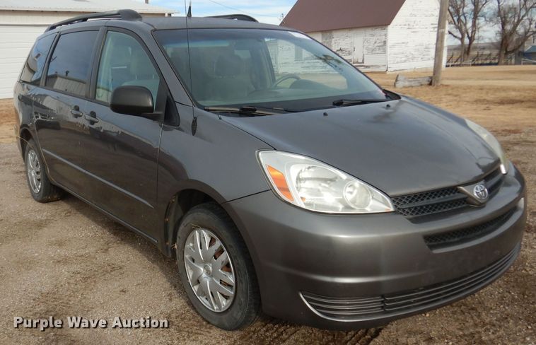 image for item DK7510 2005 Toyota Sienna LE  van