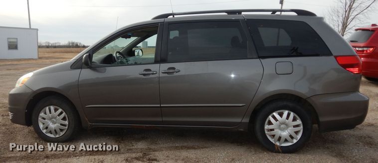 image for item DK7510 2005 Toyota Sienna LE  van