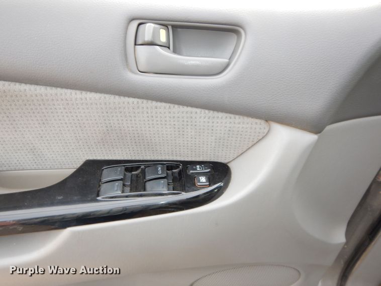 image for item DK7510 2005 Toyota Sienna LE  van