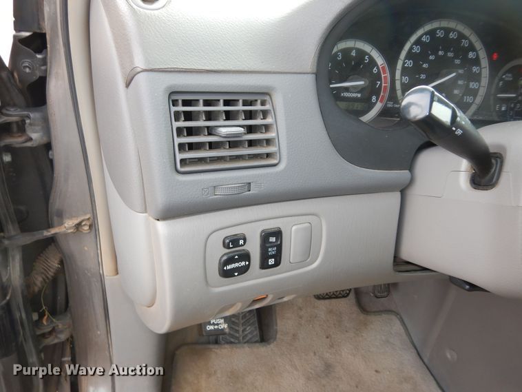 image for item DK7510 2005 Toyota Sienna LE  van