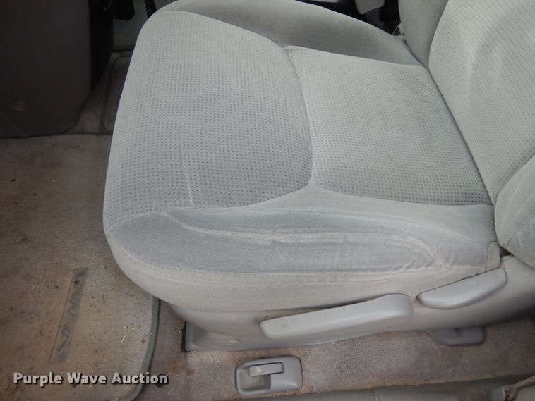 image for item DK7510 2005 Toyota Sienna LE  van