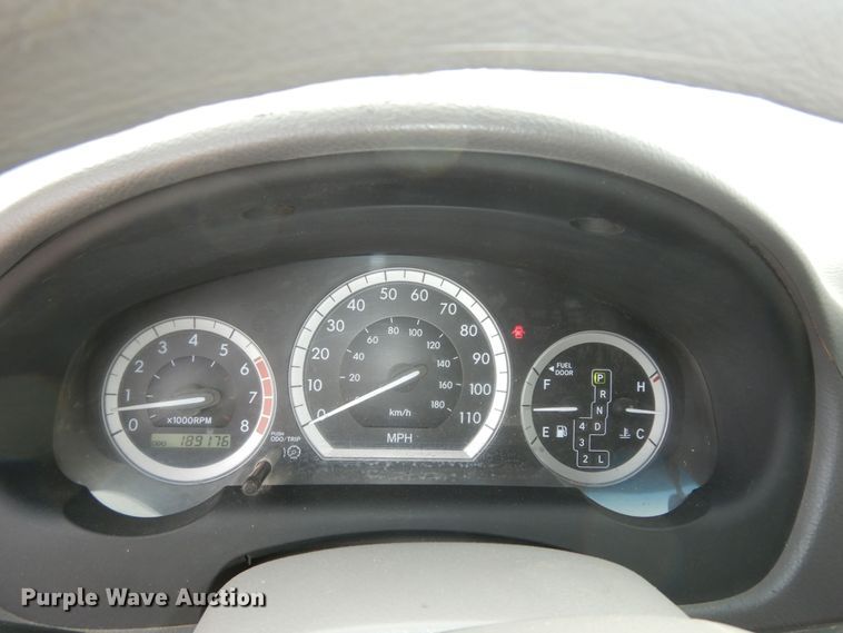 image for item DK7510 2005 Toyota Sienna LE  van