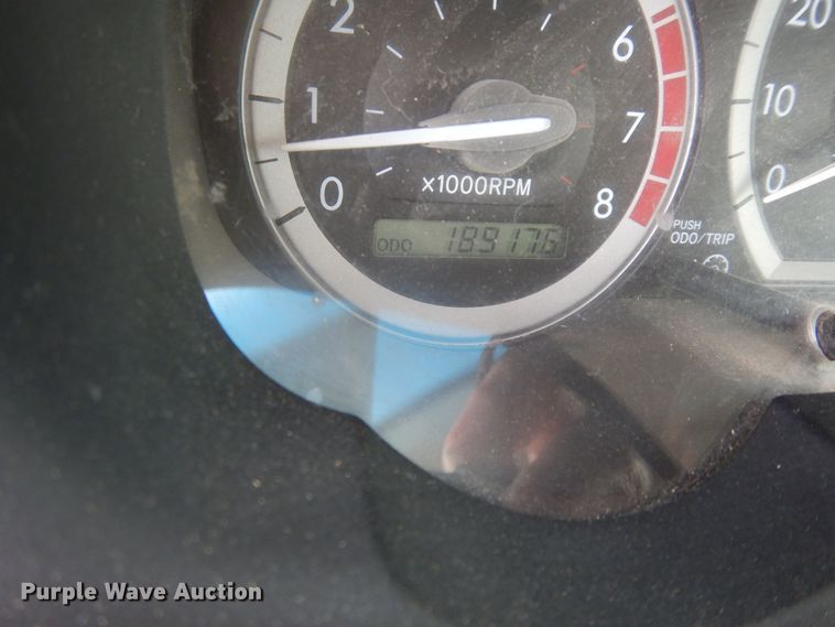 image for item DK7510 2005 Toyota Sienna LE  van