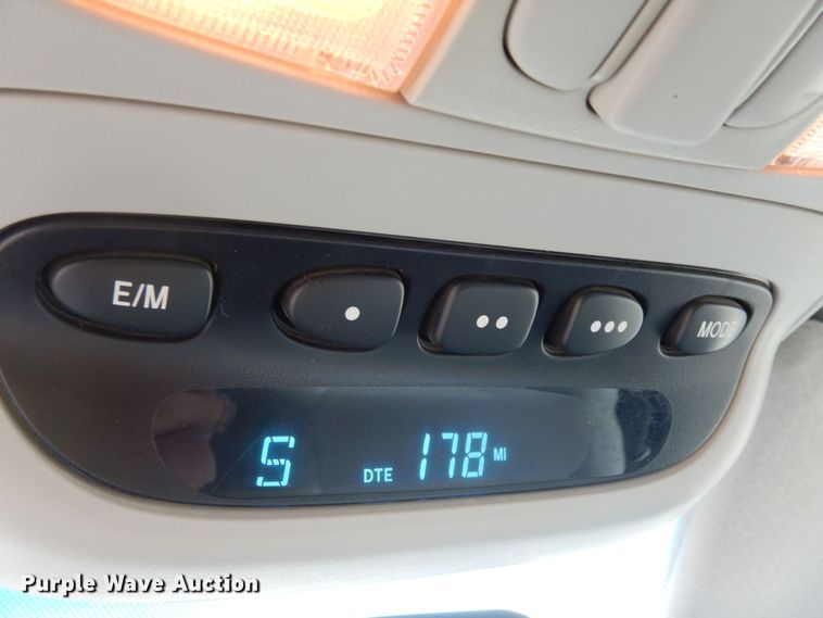 image for item DK7510 2005 Toyota Sienna LE  van