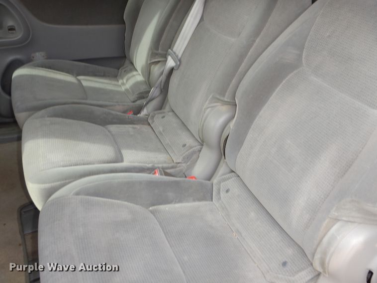 image for item DK7510 2005 Toyota Sienna LE  van