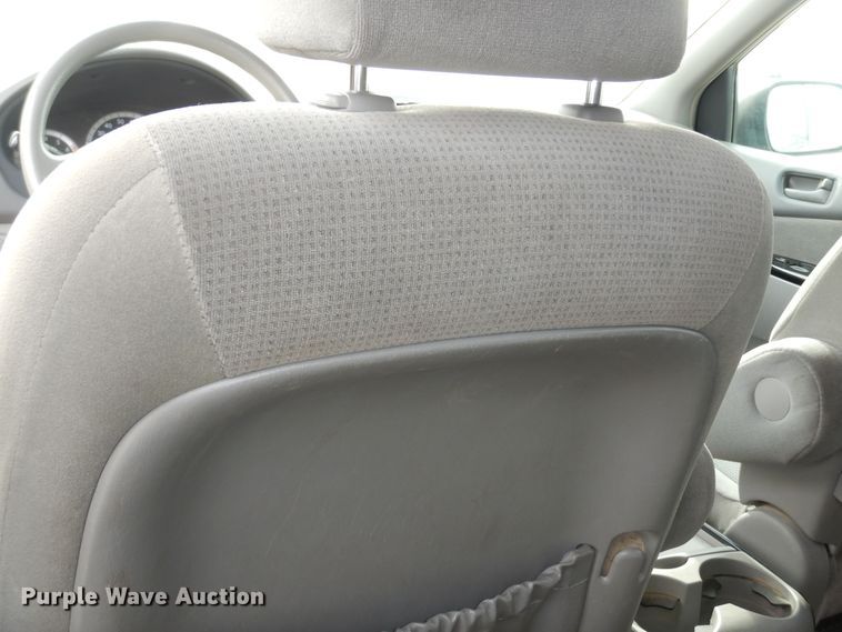 image for item DK7510 2005 Toyota Sienna LE  van