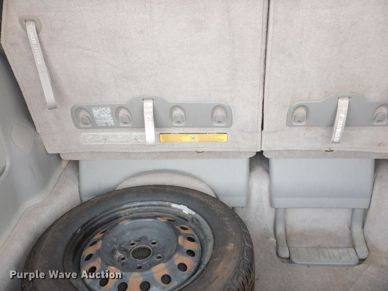 image for item DK7510 2005 Toyota Sienna LE  van