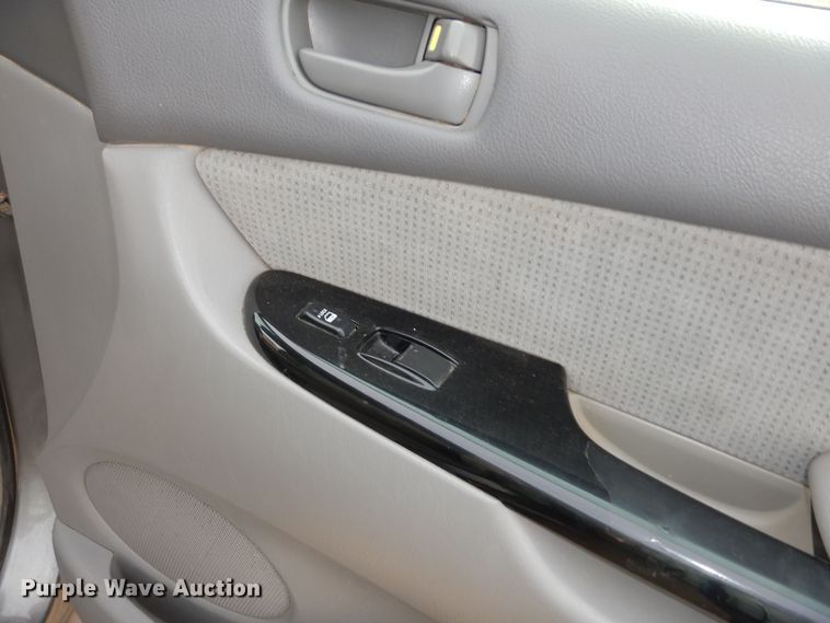 image for item DK7510 2005 Toyota Sienna LE  van