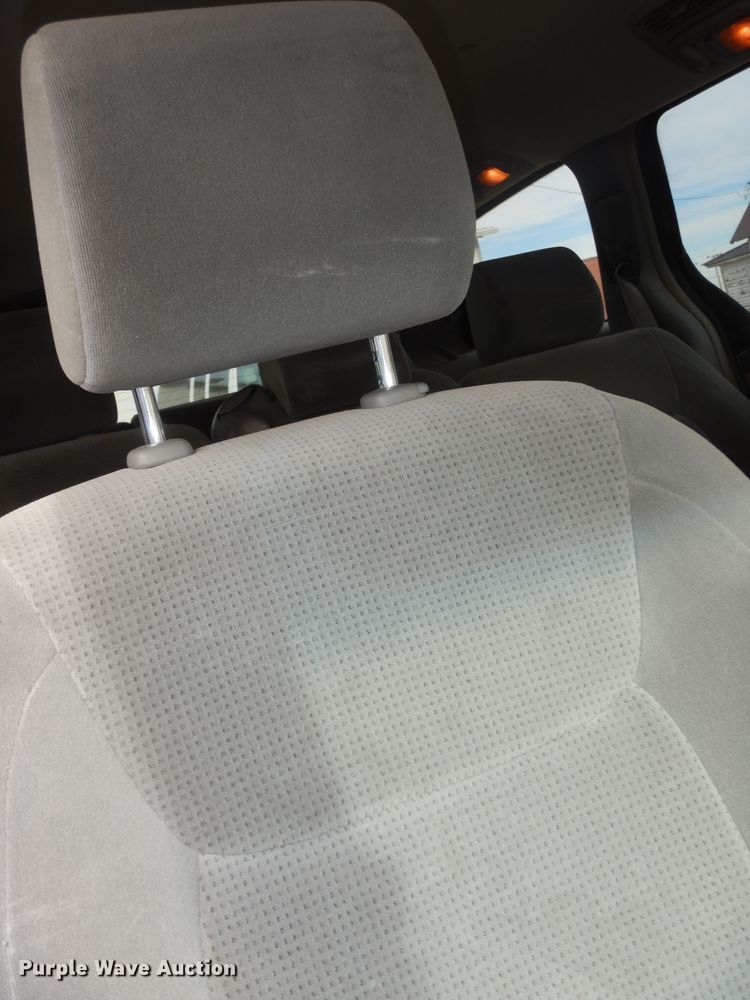 image for item DK7510 2005 Toyota Sienna LE  van