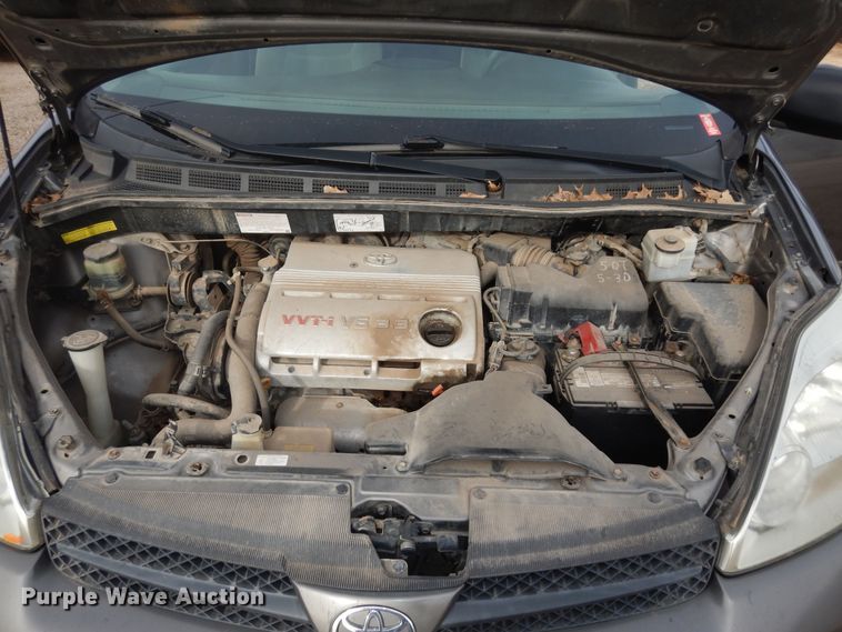 image for item DK7510 2005 Toyota Sienna LE  van