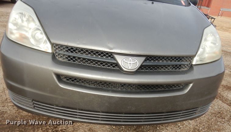 image for item DK7510 2005 Toyota Sienna LE  van