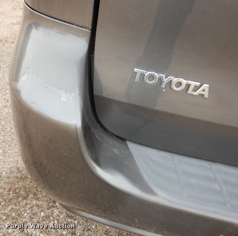 image for item DK7510 2005 Toyota Sienna LE  van