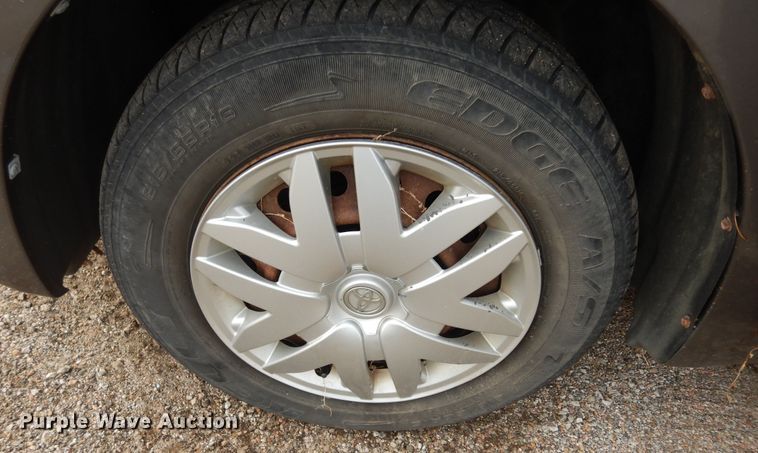 image for item DK7510 2005 Toyota Sienna LE  van