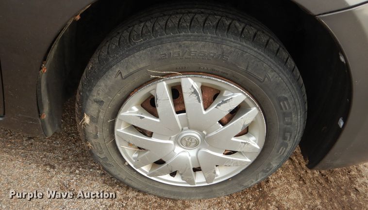 image for item DK7510 2005 Toyota Sienna LE  van