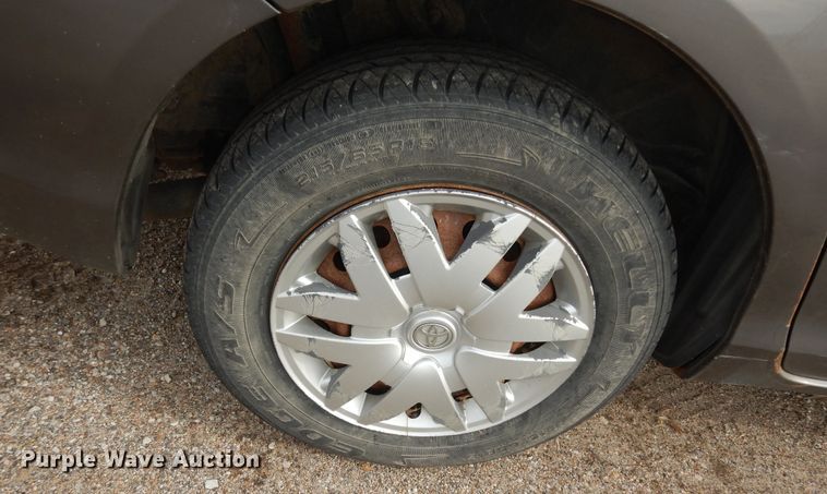 image for item DK7510 2005 Toyota Sienna LE  van