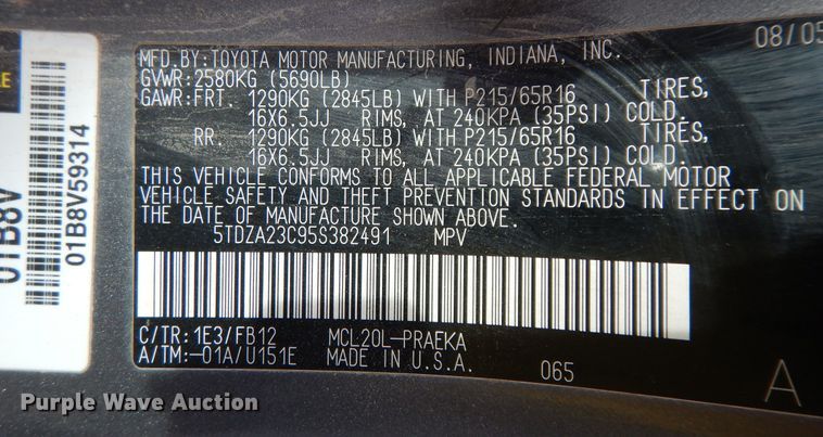 image for item DK7510 2005 Toyota Sienna LE  van