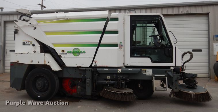 image for item DK7592 2015 Global M3  street sweeper truck