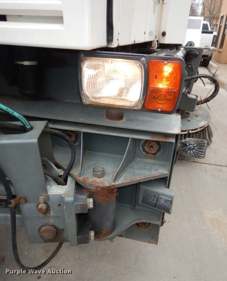 image for item DK7592 2015 Global M3  street sweeper truck