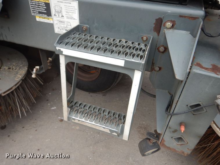 image for item DK7592 2015 Global M3  street sweeper truck