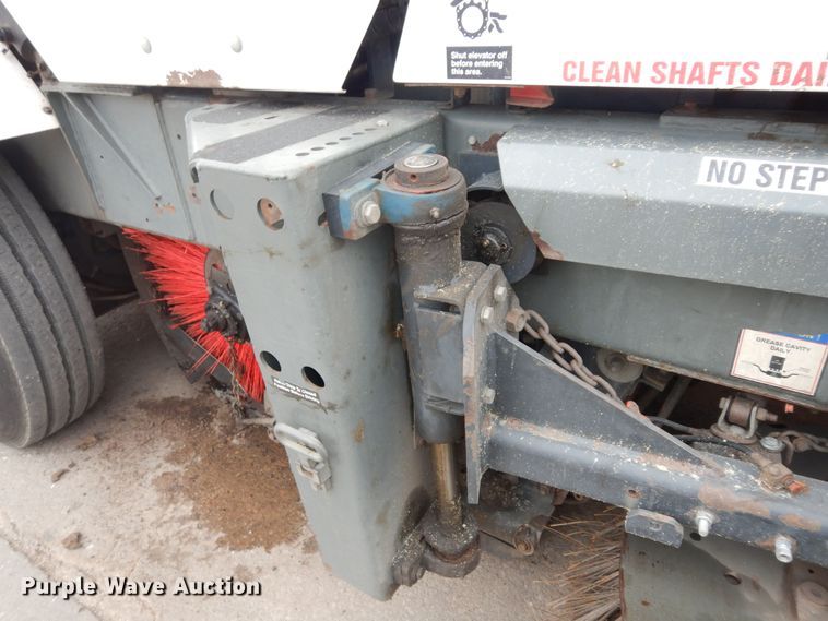 image for item DK7592 2015 Global M3  street sweeper truck