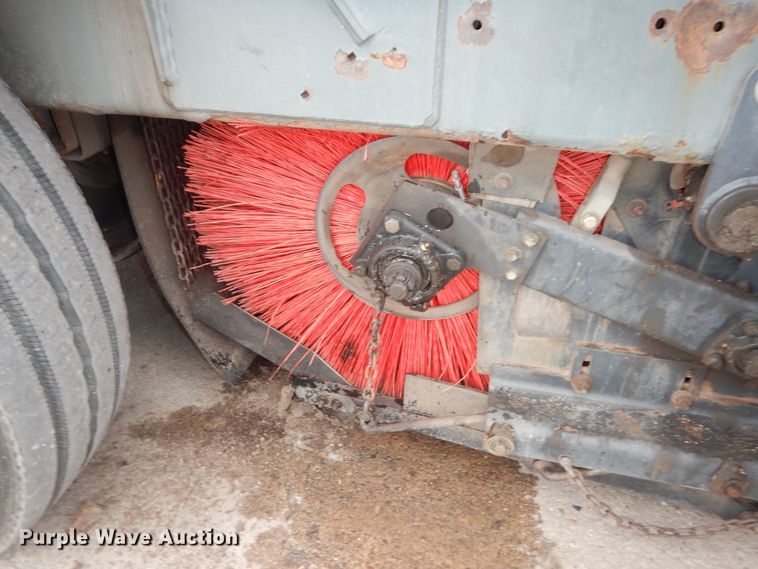 image for item DK7592 2015 Global M3  street sweeper truck