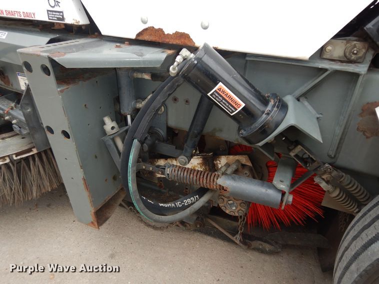 image for item DK7592 2015 Global M3  street sweeper truck