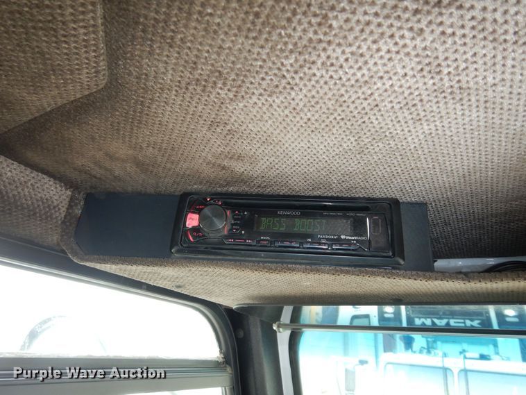 image for item DK7592 2015 Global M3  street sweeper truck