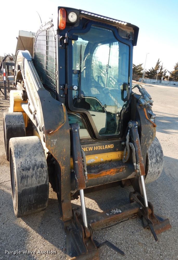image for item DK7597 2012 New Holland L225  skid steer loader