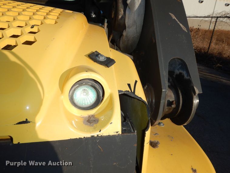 image for item DK7597 2012 New Holland L225  skid steer loader