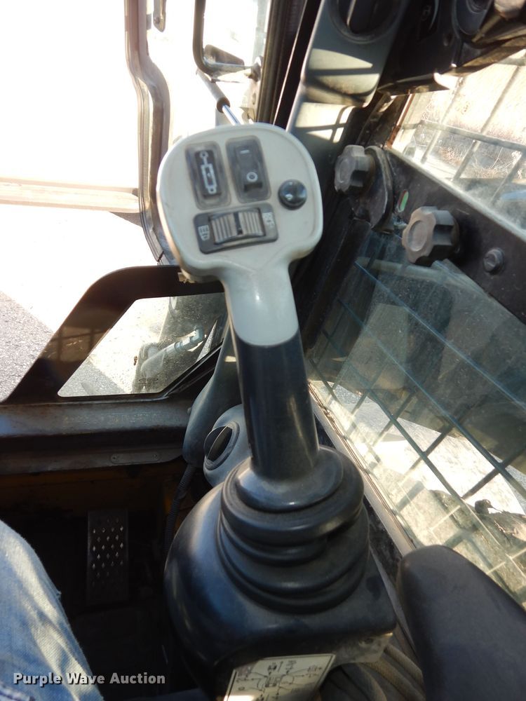 image for item DK7597 2012 New Holland L225  skid steer loader