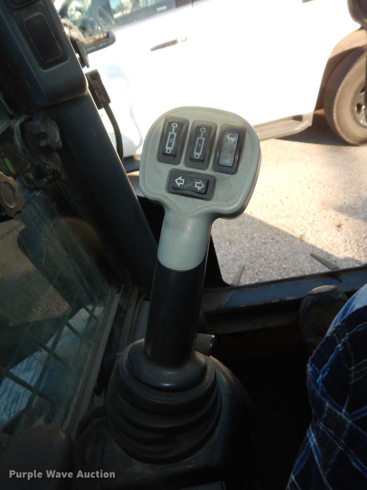 image for item DK7597 2012 New Holland L225  skid steer loader