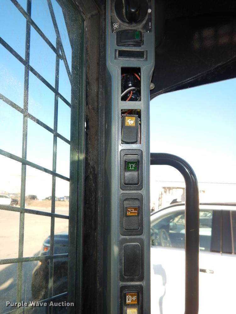 image for item DK7597 2012 New Holland L225  skid steer loader