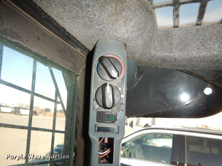 image for item DK7597 2012 New Holland L225  skid steer loader