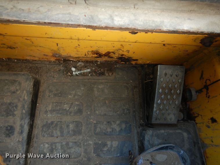 image for item DK7597 2012 New Holland L225  skid steer loader